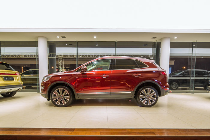 汽車貿易公司辦公室展示區裝修設計效果圖