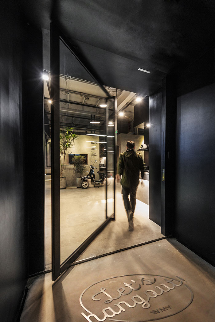 鋼結構舊廠房辦公室進門區裝修設計效果圖