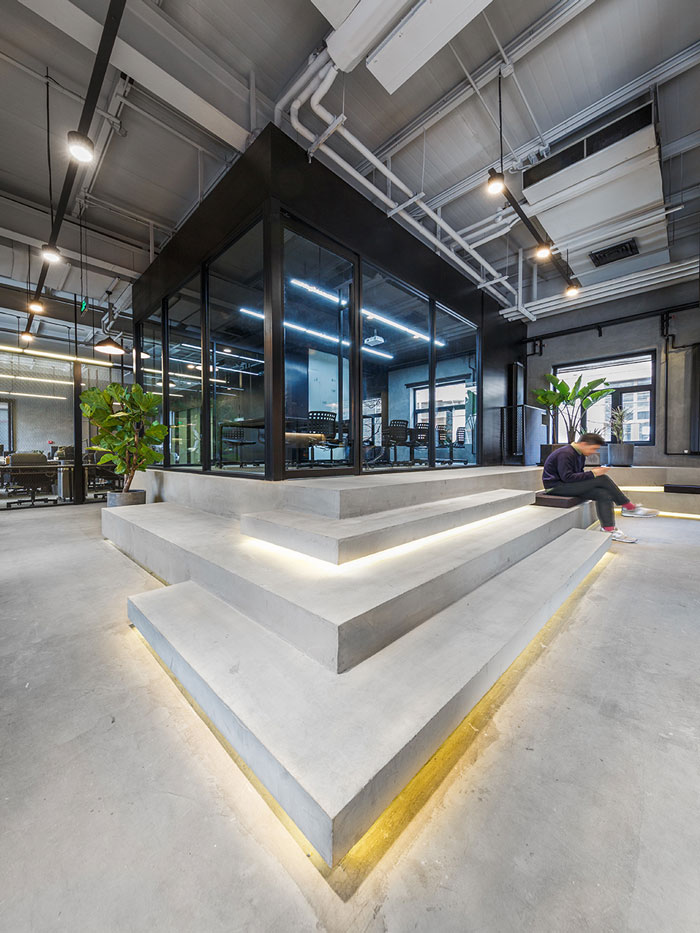 鋼結構舊廠房辦公室休息區裝修設計效果圖