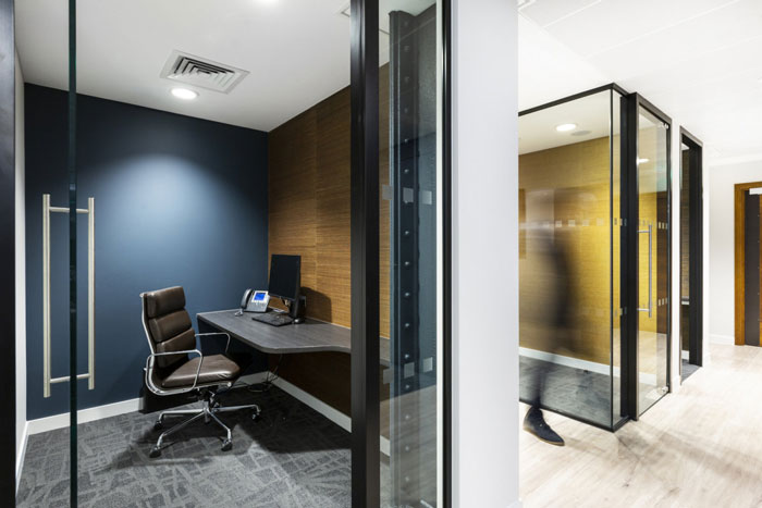 投資管理公司辦公室辦公區(qū)裝修設計效果圖