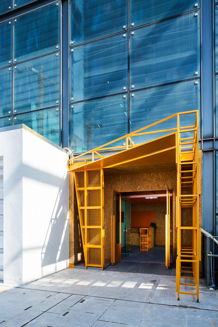 廠家辦公樓進門區裝修設計效果圖